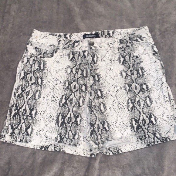 d. jeans Pants - Black & White Snake Print shorts